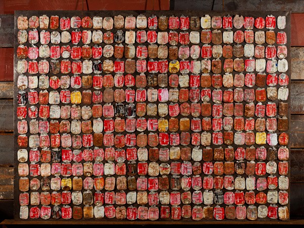Trashformaciones, collage de hierro y aluminio, 250x190x2 cm, 2012.