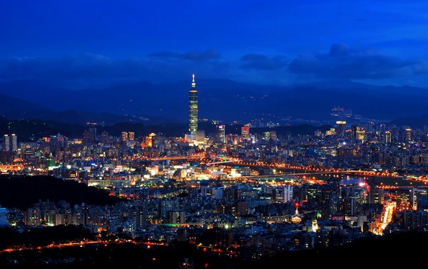 Vista de la ciudad con el Taipei 101, el cuarto edificio más alto del mundo.