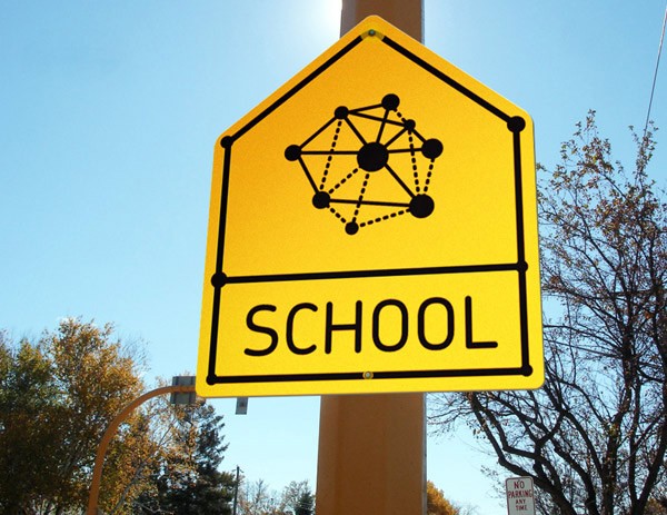 Señal de tráfico, Teach, Hyperakt, 2012.