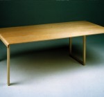 Mesa Uniform en madera de sicomoro, 2000.