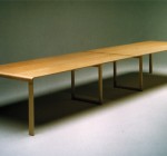 Mesa Uniform en madera de sicomoro, 2000.