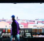 Tentempié. Local reservado exclusivamente para clientes con vistas a la ciudad.