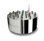 Caja y soporte para velas, funciona como tarta de cumpleaños. Happy Birthday Box, Frédéric Ruyant, 2011.