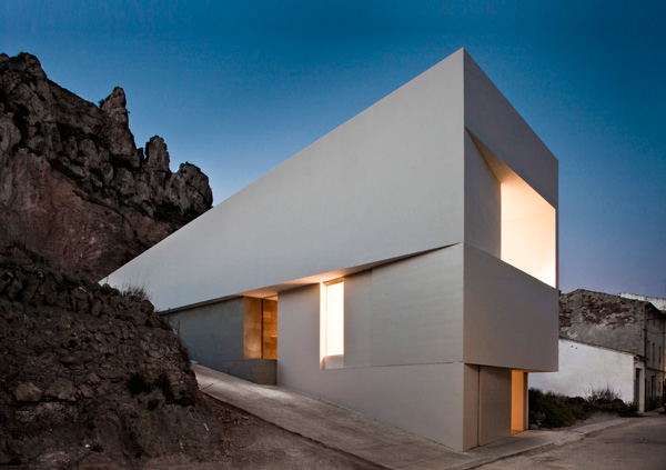 Casa en la ladera de un castillo-