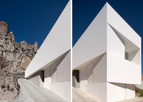 Casa en la ladera de un castillo