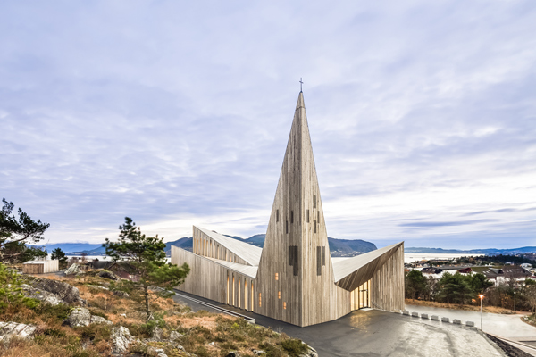 Iglesia de Knarvit por Reifuld Ramstad Architects