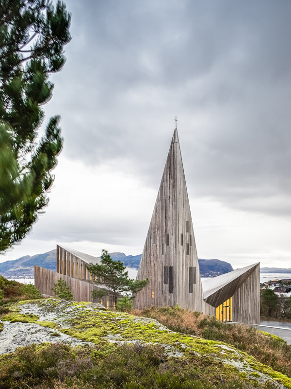 Iglesia de Knarvit por Reifuld Ramstad Architects