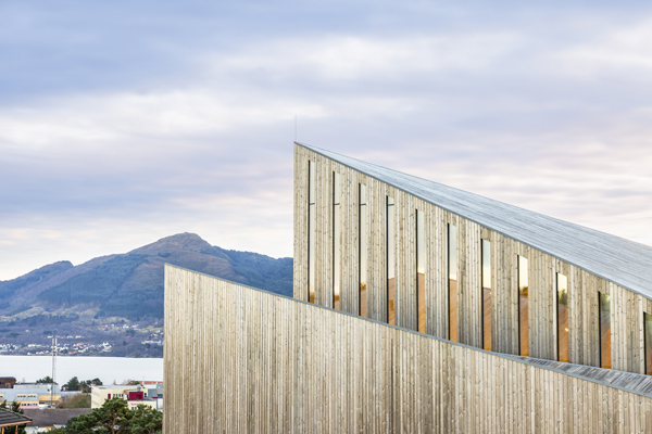 Iglesia de Knarvit por Reifuld Ramstad Architects