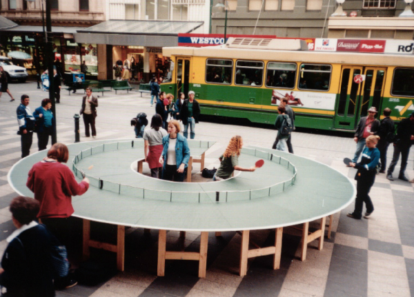 Ping-Pong Go Round, una instalación lúdica de Lee Wen