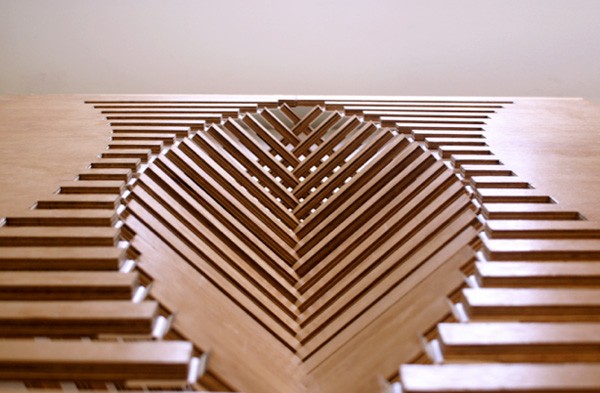 Rising Table, mesa plegable de madera por Robert van Embricqs