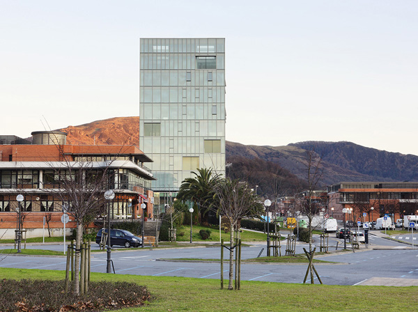 Torre de oficinas Zaisa de Hoz Fontán Arquitectos