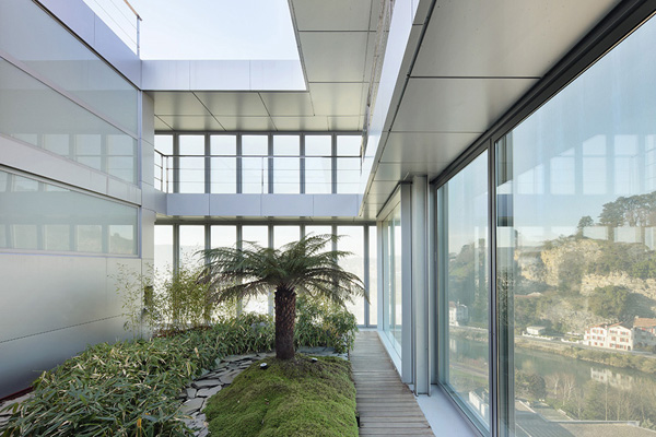 Torre de oficinas Zaisa de Hoz Fontán Arquitectos