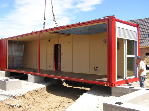 Instalación de los contenedores, Maison Container Lille, Patrick Partouche, 2010.