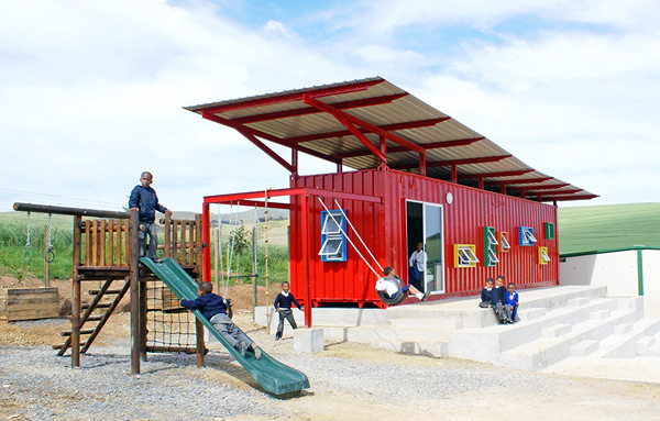 Vissershok, escuela contenedor de Tsai Design Studio en Sudáfrica