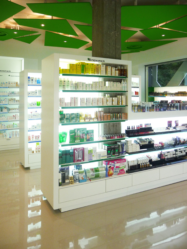 Farmacia, de KLab Architects