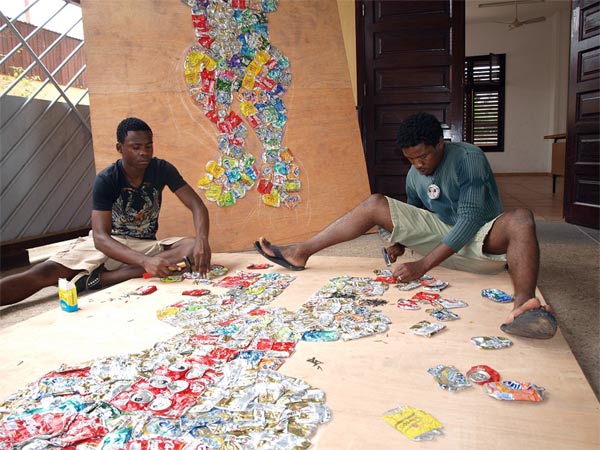 mural-collage Abaa-Mëlan por Francisco Abiamba Mangué