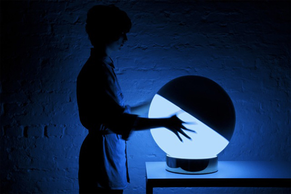 Lámpara interactiva X&Y de Flynn Talbot