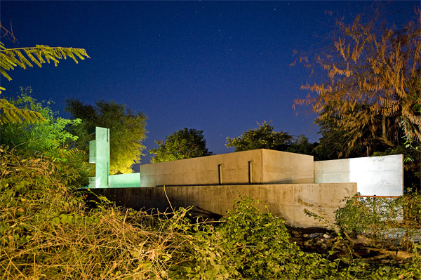 Refugio de hormigón y agua de Matharoo Associates en India