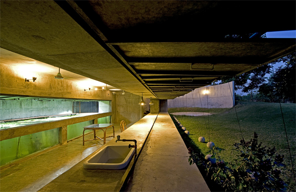 Refugio de hormigón y agua de Matharoo Associates en India