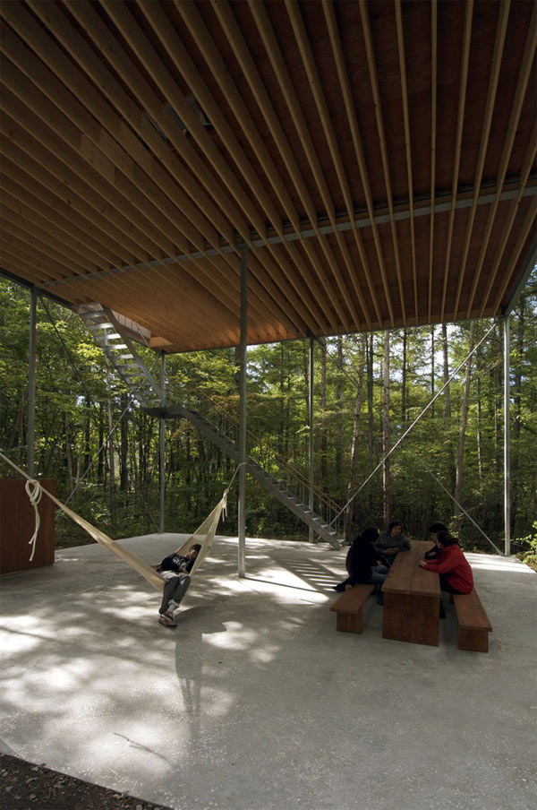 Pilotis in a forest, Go Hasegawa & Associates