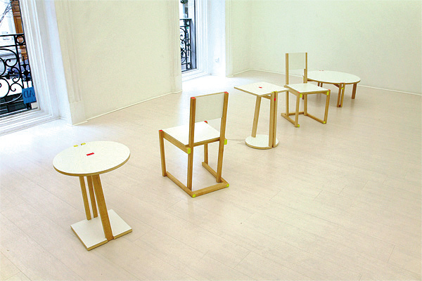 Mondo y lirondo, exposición de muebles de Pedro Feduchi