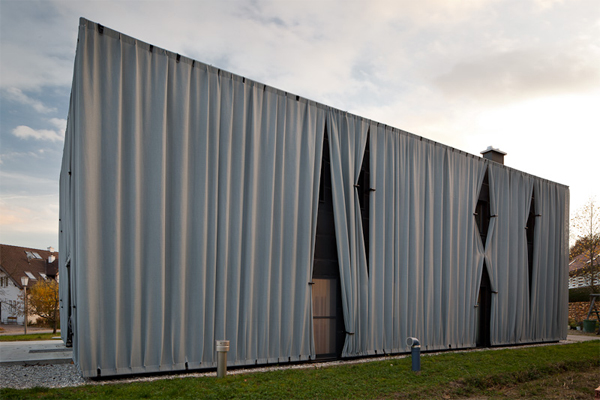 La casa tras el telón de Hertl Architekten