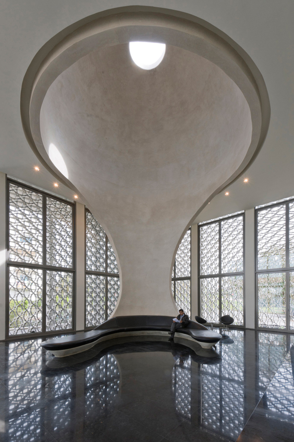 Foster + Partners reinterpreta la arquitectura islámica para el BMCE en Marruecos