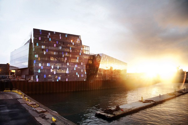 Henning Larsen Architects, Auditorio y Centro de Conferencias Harpa en Reykjavik