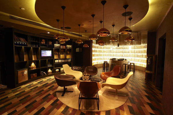 Johnnie Walker House, centro de interpretación del whisky por Love