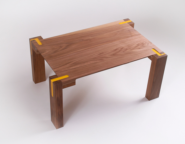 Liquid Joint, el mueble con ensambles de resina de poliuretano