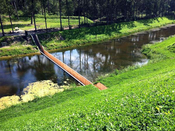 Moses Bridge, puente bajo el agua de RO&AD, en Holanda