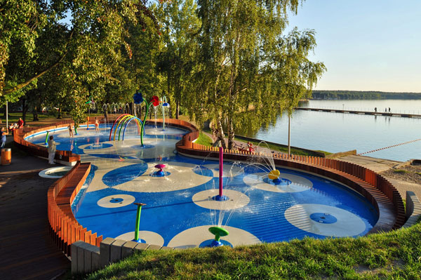 Water Playground, fuente y parque acuático infantil de RS+ en Polonia