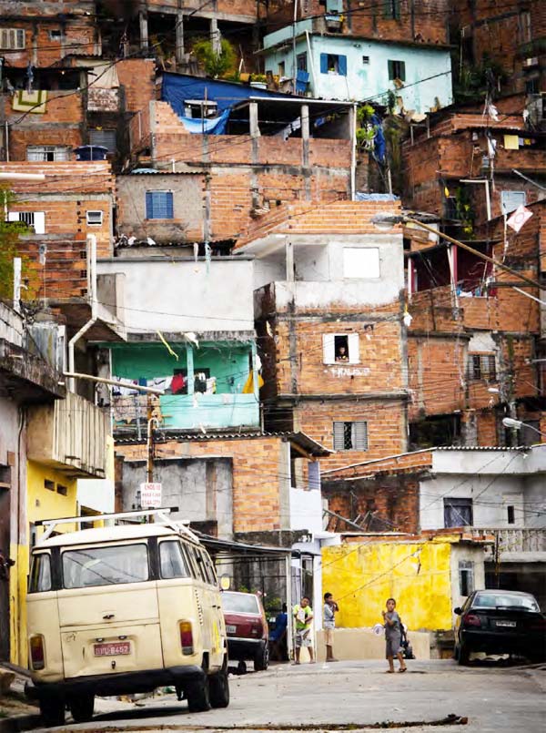 Luz nas Vielas, intervención urbana de Boa Mistura en São Paulo