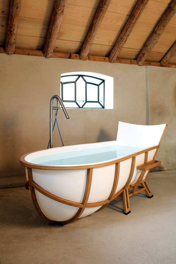 Bathtub de Thol, una bañera de mármol y de madera