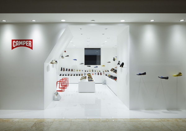 Tienda Camper en Osaka por Nendo