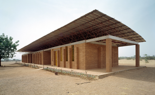 Escuela primaria en Burkina Faso, de Francis Kéré Architecture