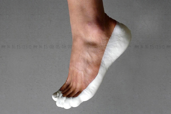 Iguaneye Shoe, un zapato de elastómero de Oliver Iguaneye