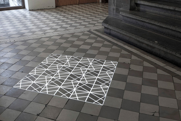 Time Tilings, artefactos de luz de Pablo Valbuena