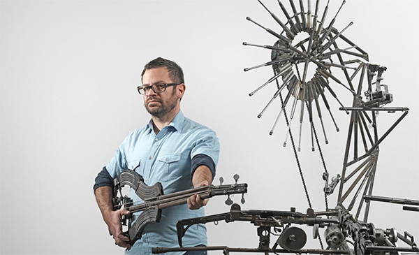 Pedro Reyes, de armas a instrumentos musicales