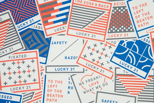 Identidad de Lucky 21, por Blok Design