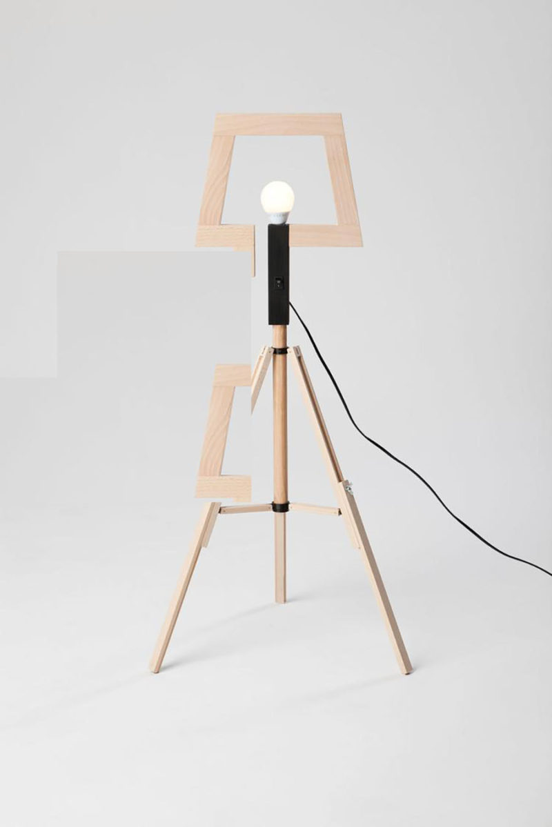 Tripod Furniture, una instalación plegable de Bartosz Mucha