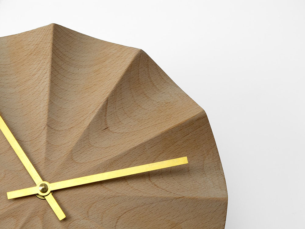 Do not disturb, reloj de Ernest Perera. Madera y minimalismo