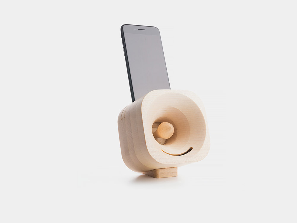 Trobla, el altavoz de madera para smartphones de Tok Tok. Sonido tallado en madera