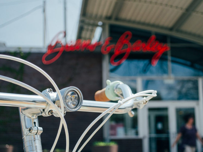 Faraday Porteur, la bicicleta eléctrica inspirada en la posguerra