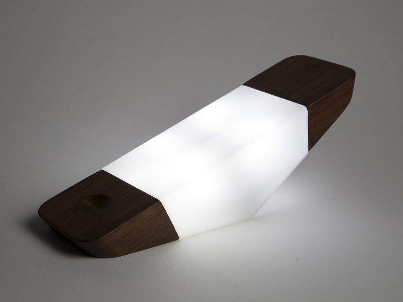 Prism Nightlight, la lámpara inspirada en el balancín de Nicholas Baker