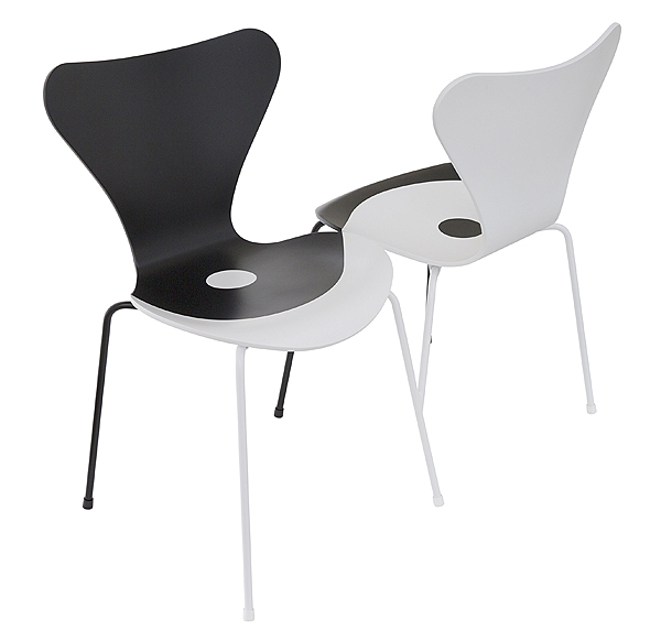 Fritz Hansen reinterpreta la silla Serie 7 de Arne Jacobsen