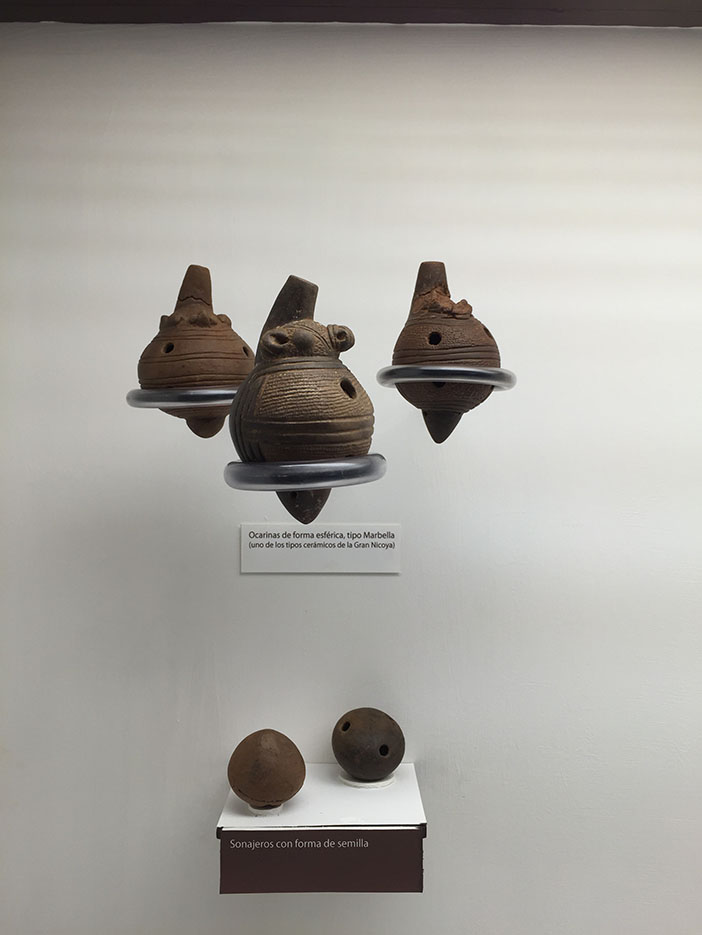 Ocarinas expuestas, foto cortesía del Museo Nacional.