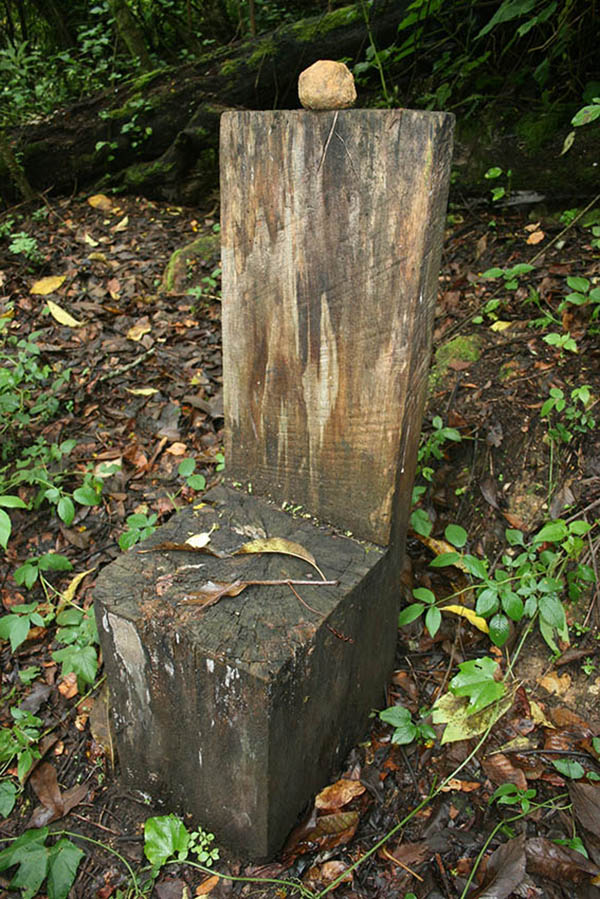 Asiento de diseño tradicional en madera. © LFQ