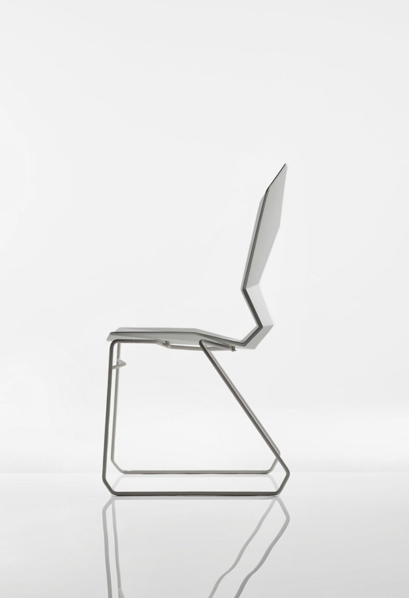 Y Chair Sled, la geométrica silla de Tom Dixon. Ergonómica, flexible y robusta