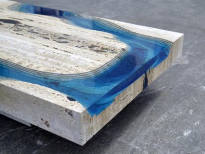 Lagoon, mesa de Alexandre Chapelin para La Table. Resina y materiales reciclados